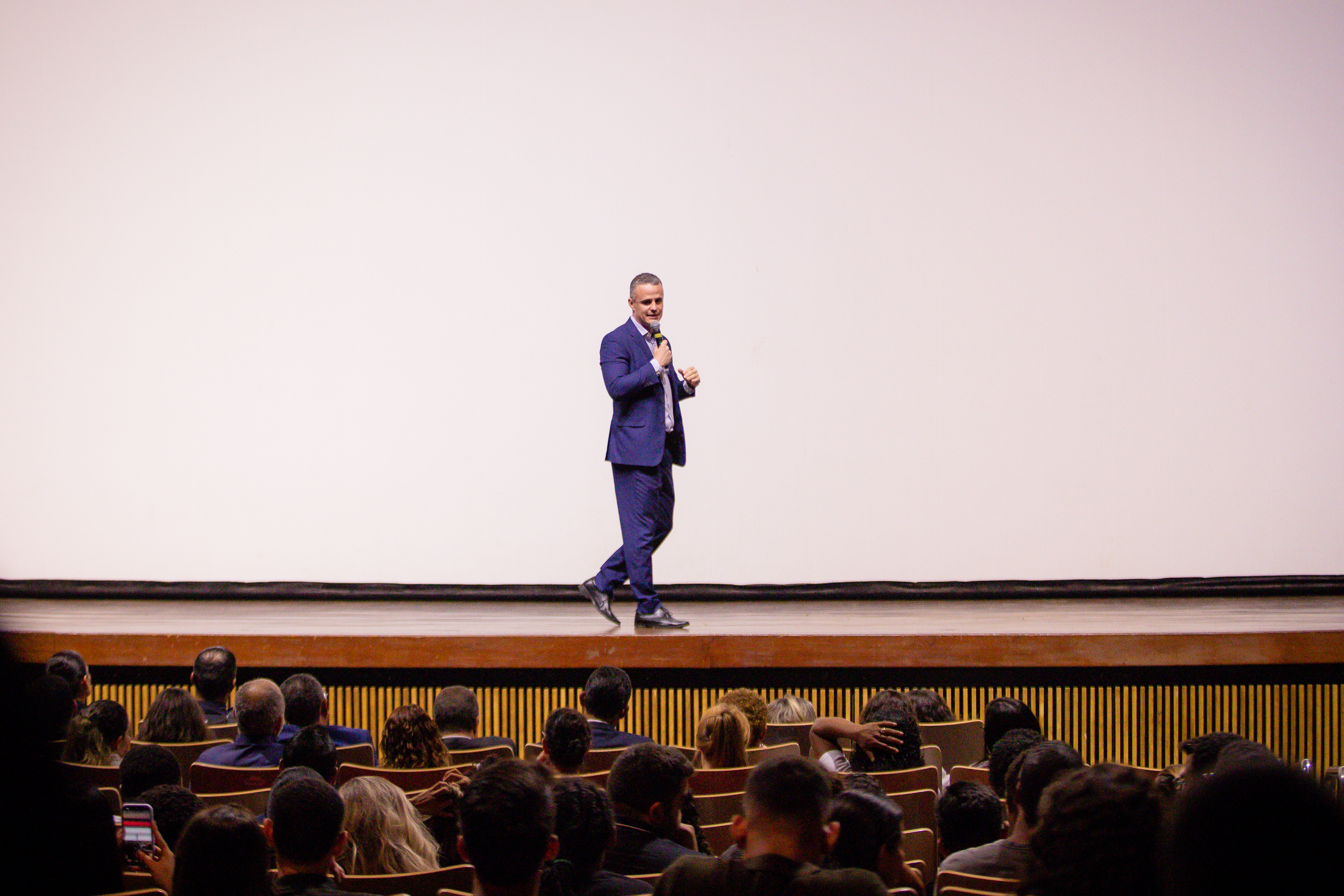 Fred Murta em palestra para plateia